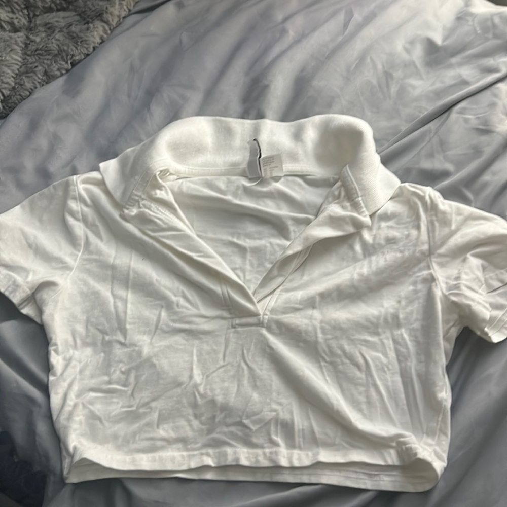 I am selling this crop top from h&m.